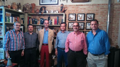 Fernando de Prado con miembros de la Sociedad Cervantina del Lugar de Don Quijote, en su visita a Alcázar de San Juan en mayo pasado